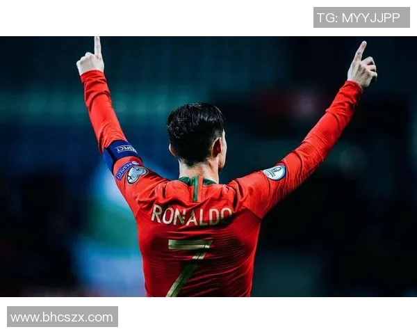 三字球星足坛传奇盘点 各国足球明星背后的故事与成就分析