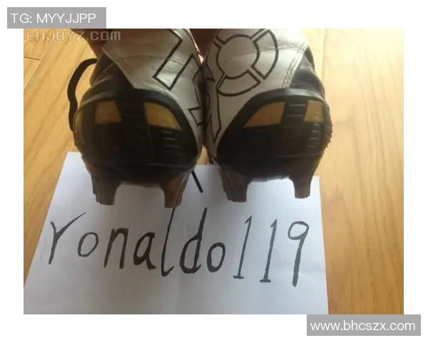 球星专属落场足球鞋皮版设计揭秘 彰显个性与性能的完美结合 球星专属落场足球鞋皮版设计揭秘 彰显个性与性能的完美结合