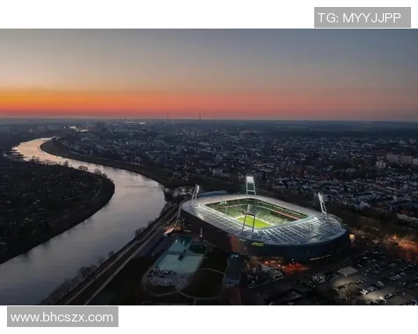 聚焦绿茵巨星背景高清画面展现球场激情与荣耀时刻 聚焦绿茵巨星背景高清画面展现球场激情与荣耀时刻